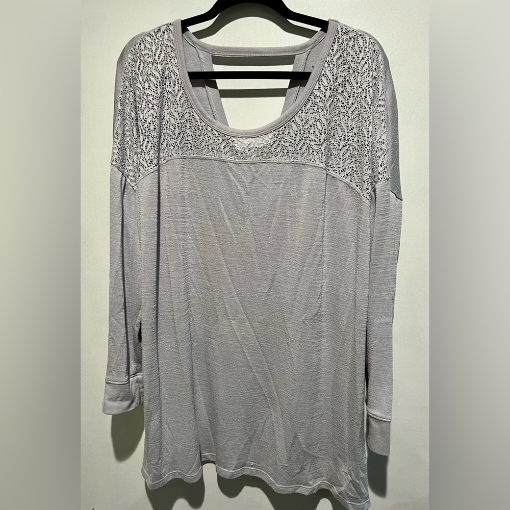 Livi Active 26/28 Lane Bryant long sleeve top